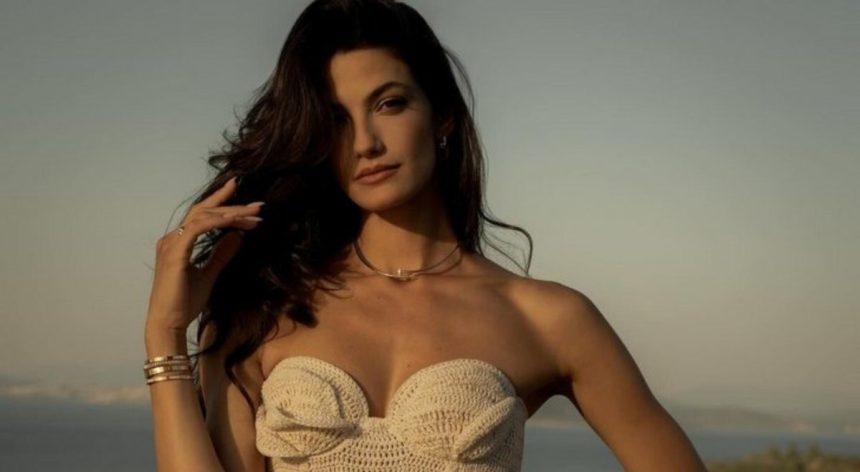 تارا عماد تستعرض جمالها